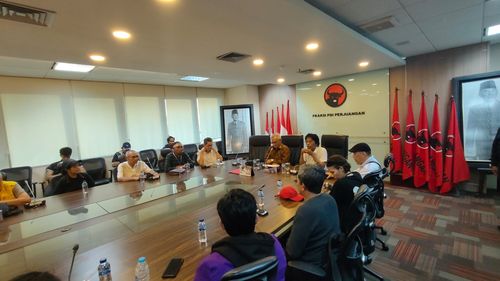 Fraksi PDI-P Terima Massa yang Demo Hak Angket di DPR, Ada Marwan Batubara dan Ahmad Yani