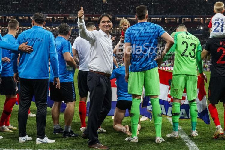 Pelatih Kroasia, Zlatko Dalic, merayakan kemenangan timnya atas Inggris di semifinal Piala Dunia 2018 di Luzhniki Stadium, Kamis (12/7/2018).
