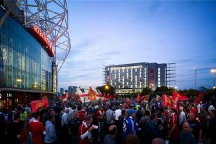 Rencana pembangunan hotel di seberang Stadion Old Trafford, Manchester. 