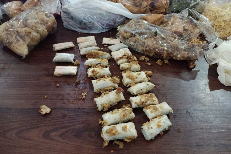 Barang bukti tahu goreng berisi paket daun ganja kering yang diamankan petugas Lapas Kelas I Lowokwaru Malang.