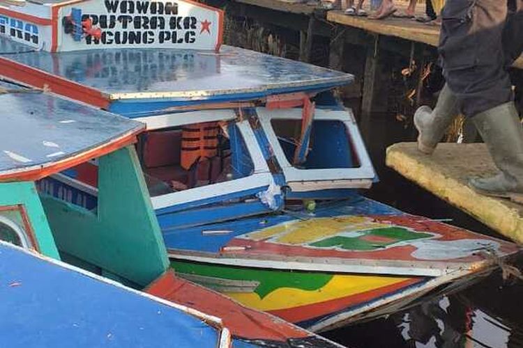 Dua Speedboat yang terlibat kecelakaan di sungai Lalan, Desa Agung Jaya, Kecamatan Lalan, Kabupaten Musi Banyuasin (Muba), Sumatera Selatan, Kamis (3/12/2020).