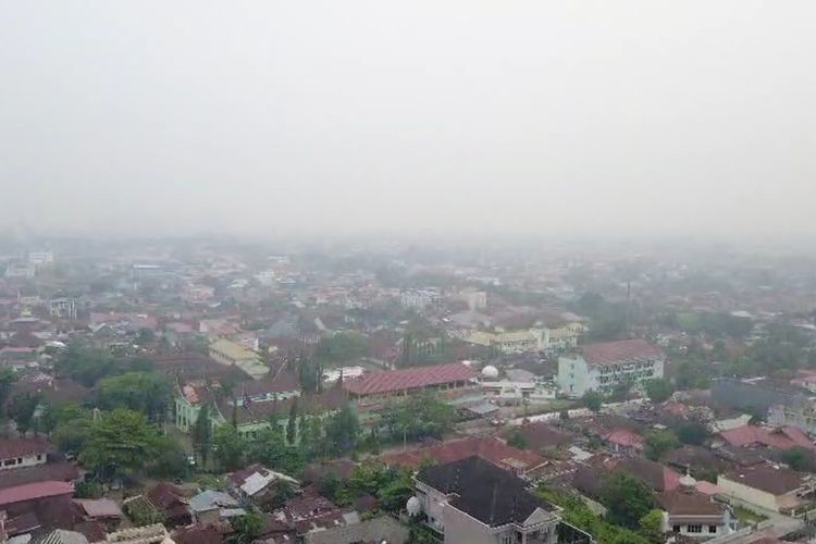 Udara Padang Berstatus Berbahaya, PJJ di Tiga Daerah Sumbar Diperpanjang