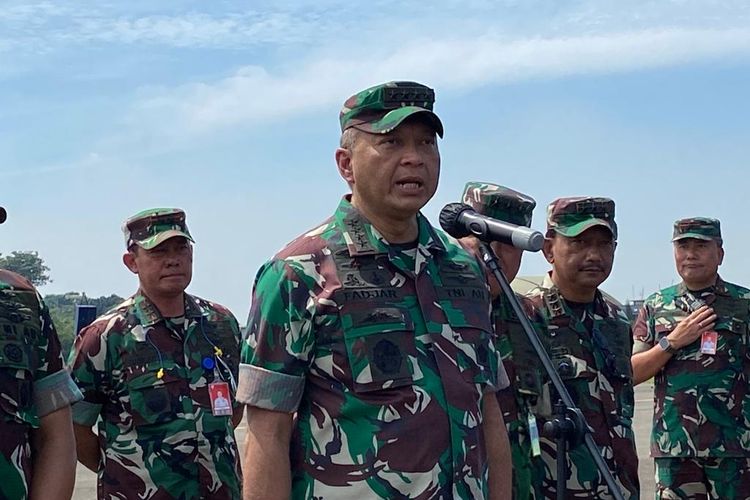 Kepala Staf Angkatan Udara (KSAU) Marsekal Fadjar Prasetyo usai gladi bersih HUT ke-77 TNI AU di Lanud Halimperdanakusuma, Kamis (6/4/2023).