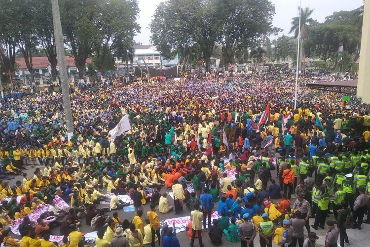 Demo Hari Ini Kantor Gubernur Sumbar Dikepung Mahasiswa