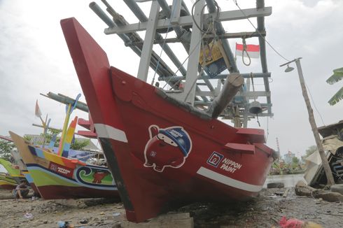 Nippon Paint Bantu Rawat Kapal Nelayan Terdampak Pandemi di Cirebon