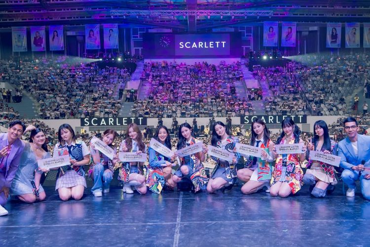 Scarlett meluncurkan produk tabir surya ?Scarlett Ultra Light Daily Sunscreen?, di acara Meet and Greet TWICE yang bertempat di Istora Senayan, Jakarta (29/9/2023).