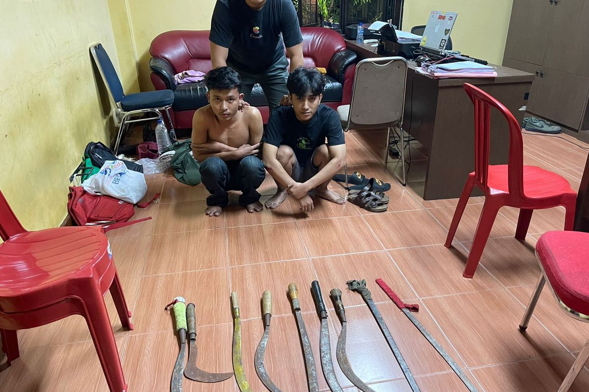 Dua pelaku tawuran di kawasan Tambora, Jakarta Barat ditangkap pada Minggu (11/6/2023). 
