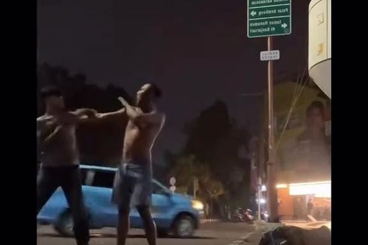 Viral Video Live Adu Mulut hingga Adu Jotos di Solo, Polisi Ringkus Satu Orang Geng