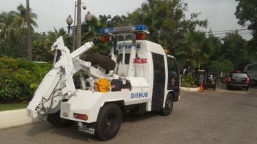 Dishub Jakbar Akan Tertibkan Mobil Derek Parkir Sembarangan di Jalan Umum