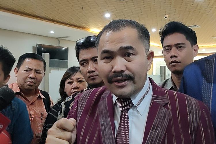 Pengacara keluarga Brigadir J, Kamaruddin Simanjuntak di Bareskrim Polri, Jakarta, Kamis (21/7/2022).