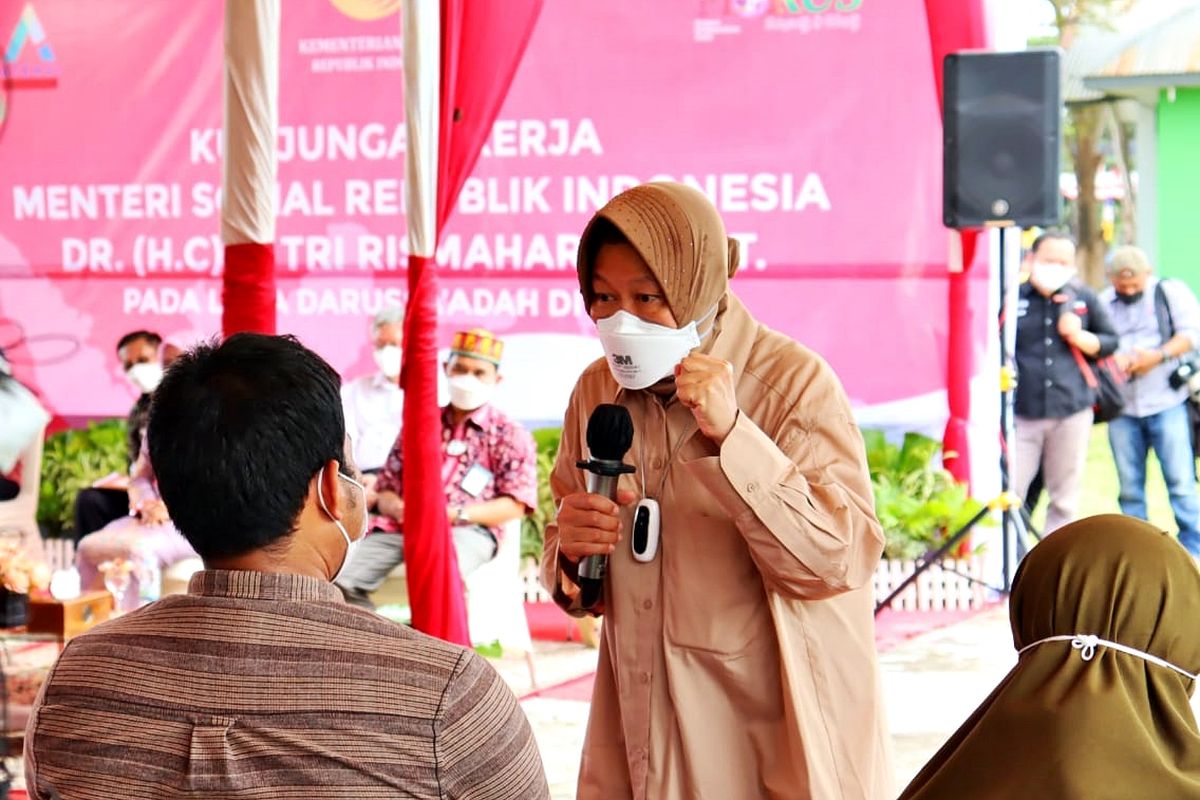 Menteri Sosial (Mensos) Tri Rismaharini saat melakukan kunjungan kerja ke Provinsi Aceh, Kamis (2/9/2021).