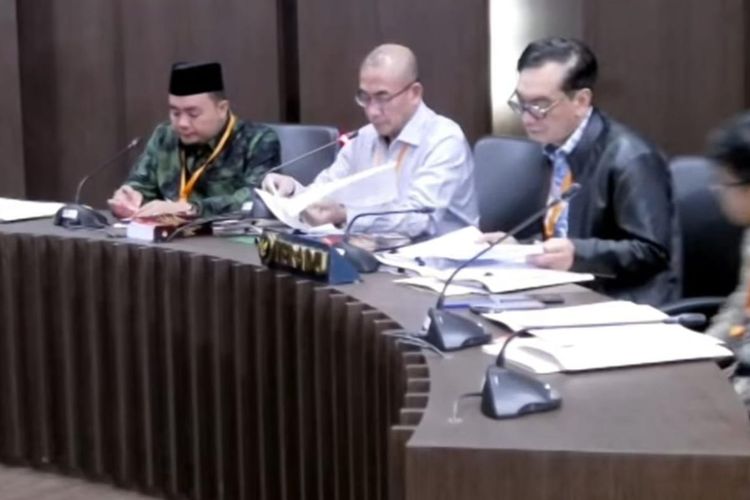 Ketua KPU Hasyim Asy'ari dalam sidang DKPP pada Jumat (12/12/2023).