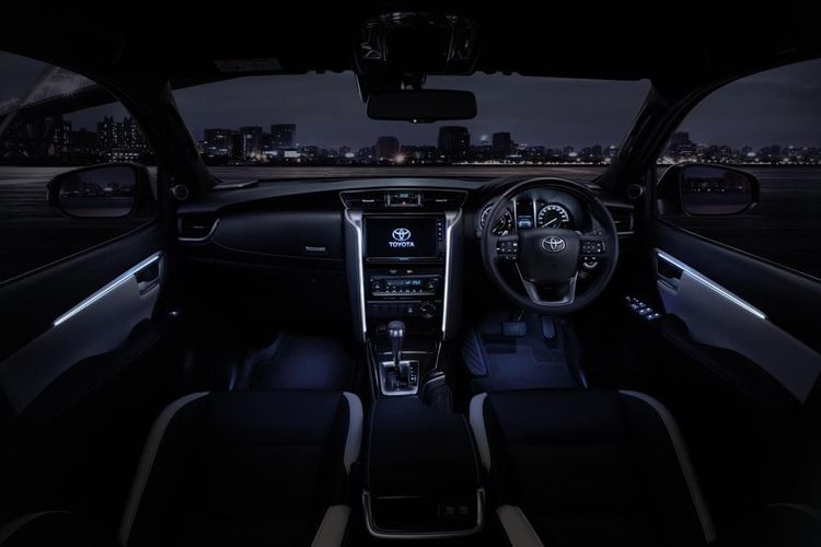 Interior Toyota Fortuner 2020