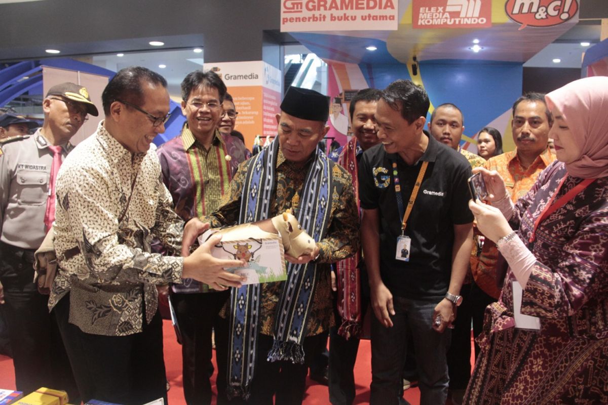 Gubernur NTB, Muhammad Zainul Majdi turut hadir dalam Lomba Kompetensi Siswa SMK ke-26 (7/5/2018)