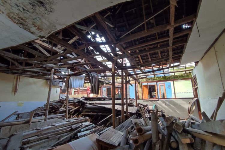 Kondisi bangunan SD Negeri 1 Kampung Kajanan, Kabupaten Buleleng, Provinsi Bali, yang rusak parah.