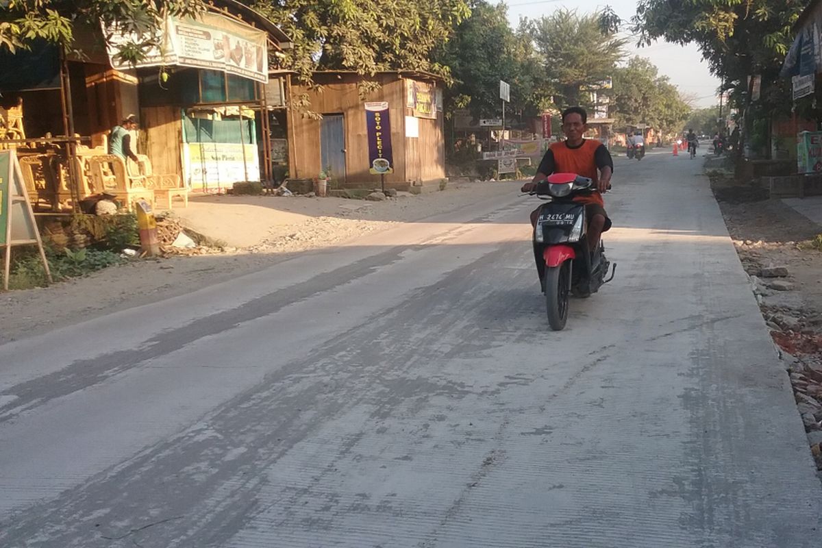 Jalan Raya Kaliwungu-Boja yang menghubungkan Kendal-Ungaran dan Semarang, saat ini sedang dibangun.