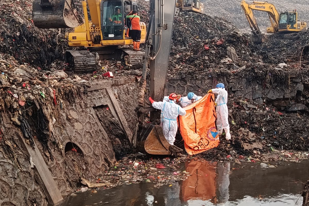 Operasi SAR Korban Longsor TPST Bantargebang Resmi Ditutup
