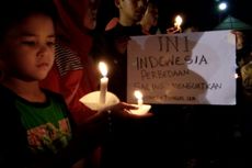 Nyalakan Lilin, Anggota Komunitas di Jember Doakan Korban Bom Surabaya