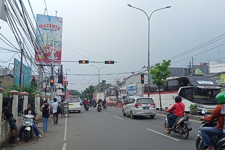 Uji coba lampu lalulintas di Perempatan Kampung Utan-UIN Ciputat, Tangerang Selatan, dimulai hari ini, Jumat (9/9/2022)