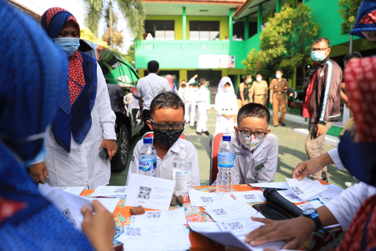 Peserta vaksinasi kategori umur 6-11 tahun. 