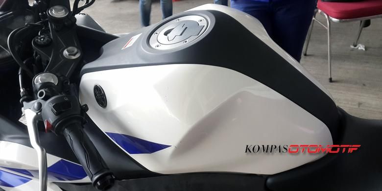 Tangki bahan bakar Yamaha R25 Pakai ?Kondom?.