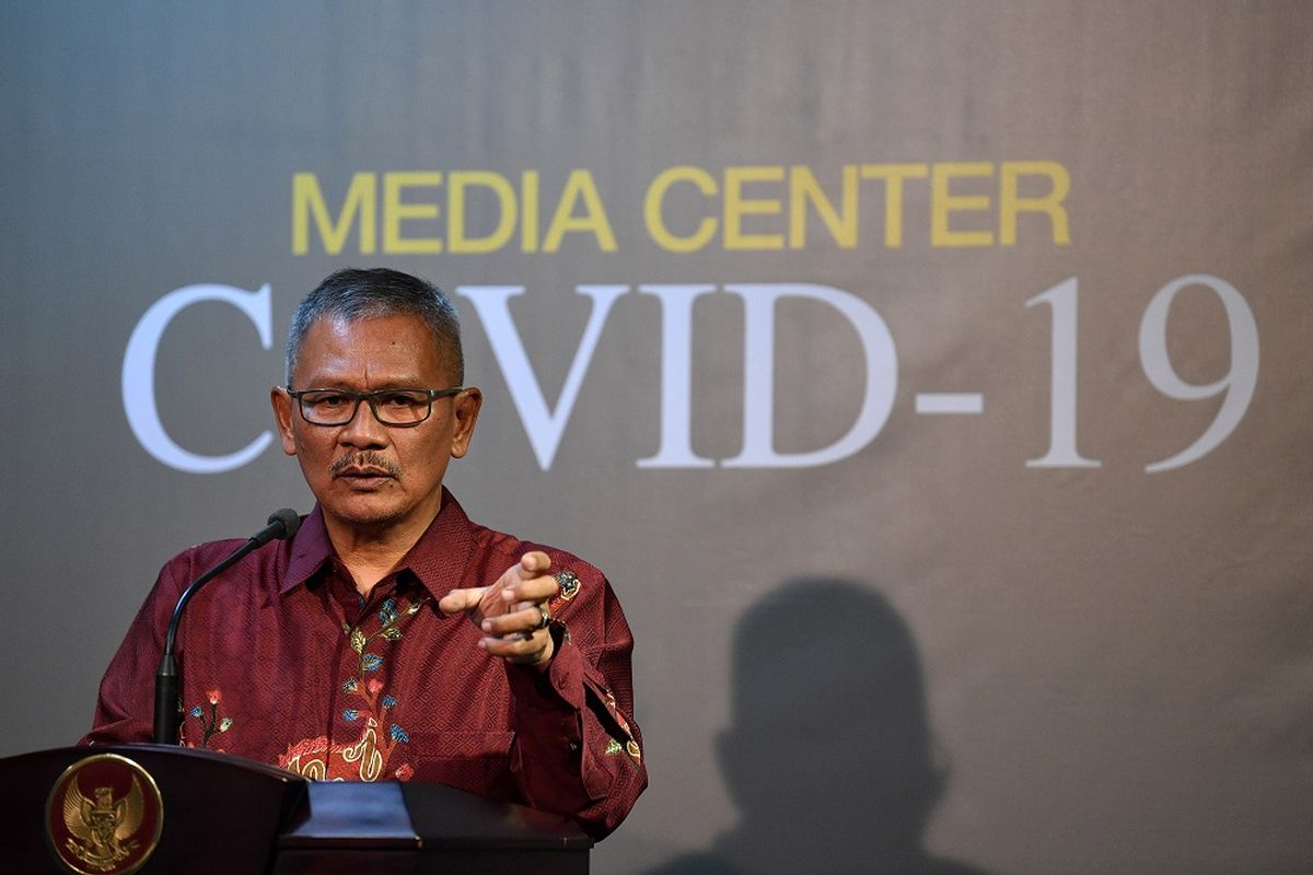 Juru bicara pemerintah untuk penanganan COVID-19 Achmad Yurianto memberikan keterangan pers di Kantor Presiden, Jakarta, Rabu (11/3/2020). Pemerintah menyatakan hingga Rabu (11/3) sore pasien positif COVID-19 di Indonesia bertambah dari 27 menjadi 34. ANTARA FOTO/Sigid Kurniawan/ama.