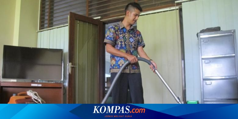 Demi Pengobatan Ibu Dan Adik Adit Putus Kuliah Dan Bekerja Jadi Ob Halaman All Kompas Com
