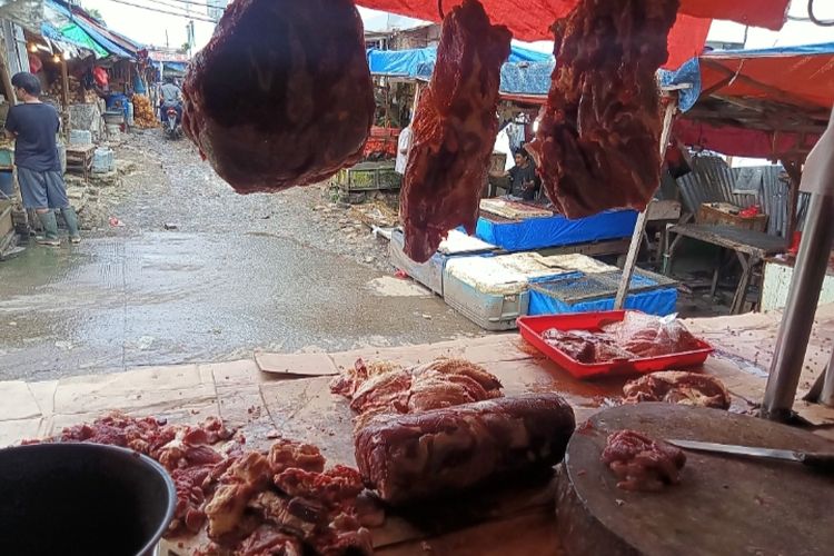 Harga Daging Sapi di Pasar Ciputat Melambung Tinggi