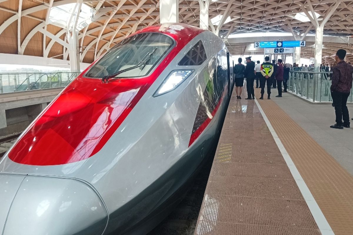 Kereta Cepat Jakarta-Bandung yang akan diujicoba oleh Presiden Joko Widodo pada Rabu (13/9/2023). Presiden melakukan uji coba naik kereta cepat dari Stasiun Kereta Cepat Halim di Jakarta Timur ke Stasiun Padalarang di Jawa Barat. 