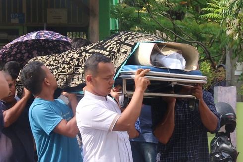 Detik-detik Seorang Pemuda Membacok Satu Keluarga, Ibu Tewas dan 2 Anak Luka-luka