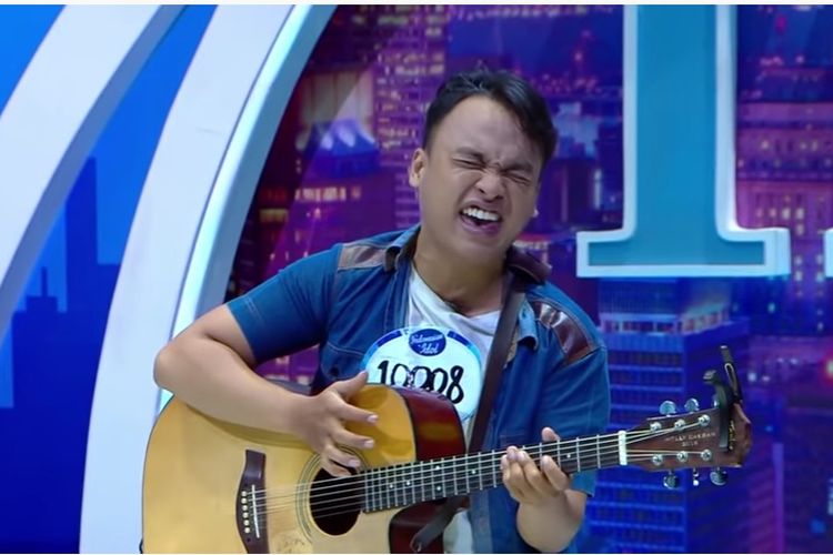 Kontestan Indonesian Idol X Holly Caesar yang juga putra musisi Areng Widodo.