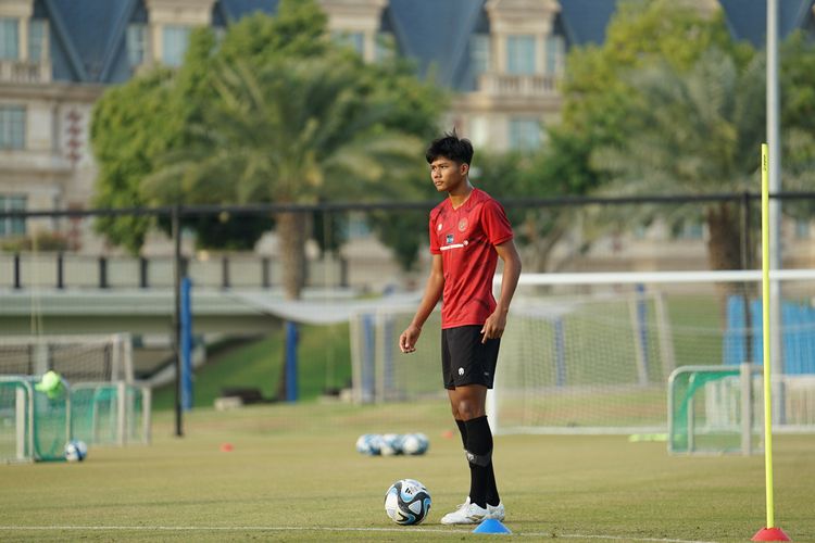 Pemain timnas U20 Indonesia, Arkhan Kaka, saat menjalani pemusatan latihan (TC) timnas U20 Indonesia di Qatar.