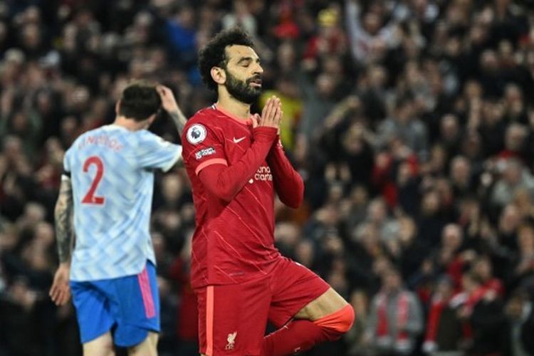 Penyerang Liverpool, Mohamed Salah, berselebrasi usai membobol gawang Manchester United. Liverpool vs Man United merupakan laga tunda pekan ke-30 Liga Inggris 2021-2022 yang digelar di Stadion Anfield, Rabu (20/4/2022) dini hari WIB. Mo Salah punya peluang mematri status sebagai legenda dalam laga pekan ketiga Liga Inggris 2022-2023 antara Man United vs Liverpool, Selasa (23/8/2022) dini hari WIB.