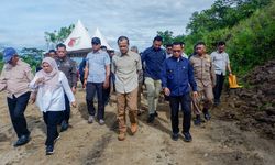 Tinjau Pembangunan Mess Patriot, Mentrans: Penguatan SDM Unggul Jadi Kunci Sukses Transformasi Transmigrasi