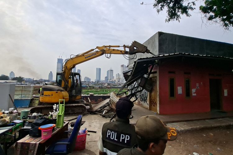 Balai Warga dan Pos RW di Bantaran Kali Petamburan Dibongkar, Diganti Ruang Serbaguna