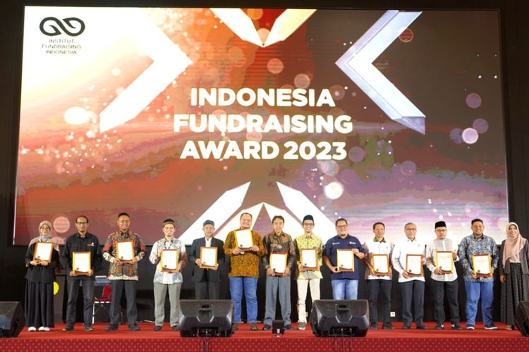 Berkah kepercayaan masyarakat Indonesia, Dompet Dhuafa mendapatkan 11 penghargaan pada ajang Indonesia Fundraising Award (IFA) 2023 yang diadakan Institut Fundraising Indonesia (IFI), di Gedung Azhar Basyir UMJ, Tangerang Selatan, Rabu (13/12/2023).