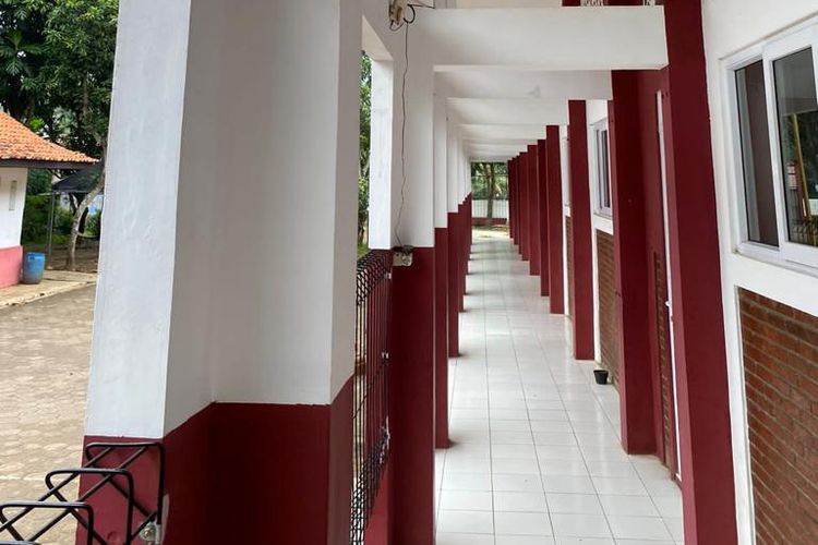 Bangunan sekolah di Kecamatan Cilaku, Kabupaten Cianjur, Jawa Barat. Bangunan ini menggunakan teknologi RISHA tetap kokoh berdiri meski terletak dengan episentrum gempa