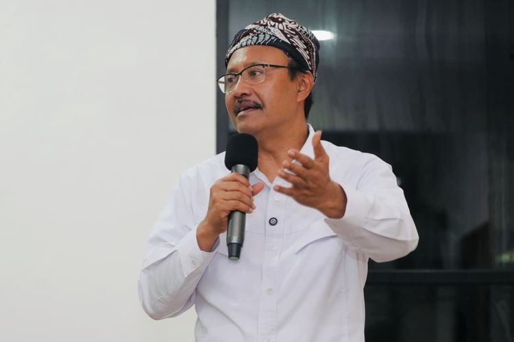 Menteri Sosial (Mensos) Saifullah Yusuf (Gus Ipul) saat berkunjung ke Sekolah Rakyat Menengah Atas (SRMA) 43 Magelang pada Selasa (9/9/2025).