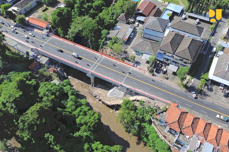 Kementerian PUPR telah menyelesaikan pembangunan penggantian tiga jembatan di Bali.