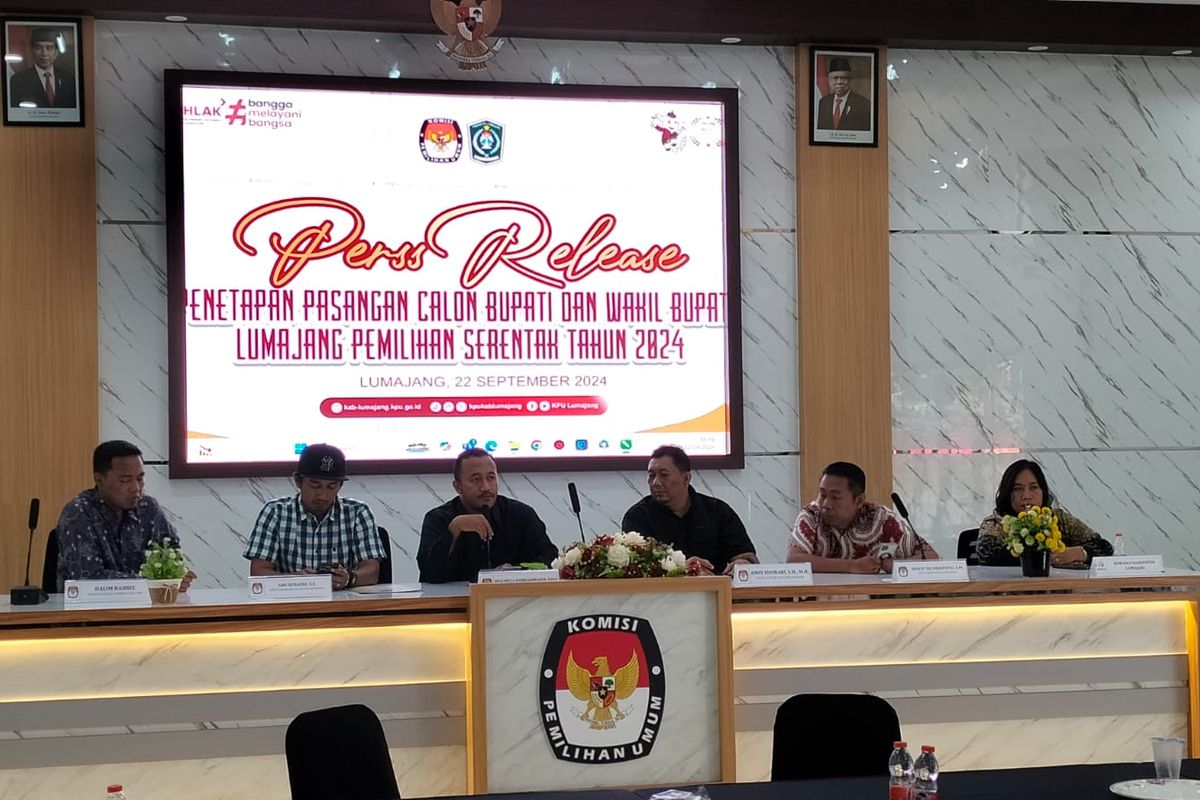 Sidang pleno penetapan pasangan calon bupati dan wakil bupati Lumajang di KPU Lumajang, Minggu (22/9/2024)