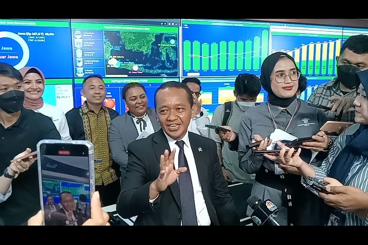 Menteri Investasi Bahlil Lahadalia memberikan keterangan pers realisasi investasi di Jakarta, Jumat (21/7/2023).