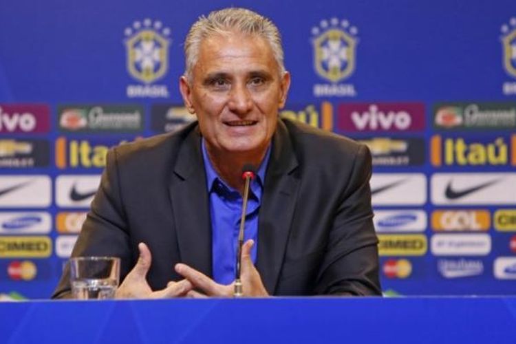 Adenor Leonardo Bacchi atau Tite resmi melatih tim nasional Brasil. 