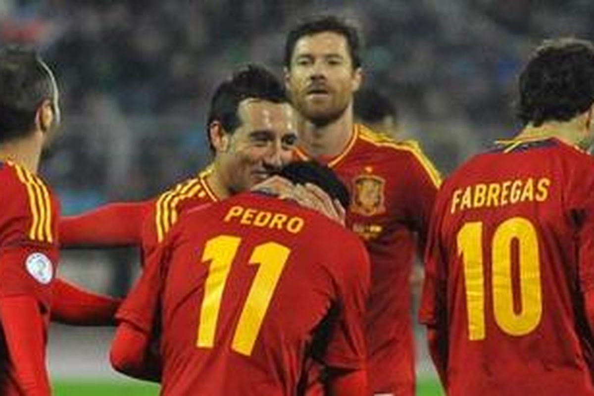 Para pemain Spanyol (dari kiri ke kanan), Andres Iniesta, Santi Cazorla, Pedro Rodriguez, Xabi Alonso, dan Cesc Fabregas, akan mendapat tantangan besar kala menjamu Perancis pada Pr-Piala Dunia 2014. Laga tersebut akan berlangsung di Stadion Vicente Calderon, Selasa (16/10/2012).