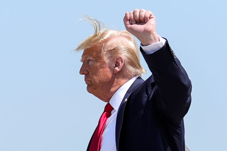 Presiden Amerika Serikat Donald Trump saat tiba di Bandara Internasional Bangor, Maine, AS, 5 Juni 2020.