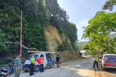 Jalan Lintas Riau-Sumbar Bisa Dilalui Kembali Setelah Lumpuh Total karena Longsor
