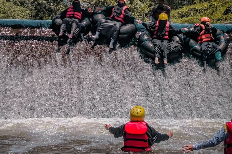 Rafting & River Tubing Jumpinang.