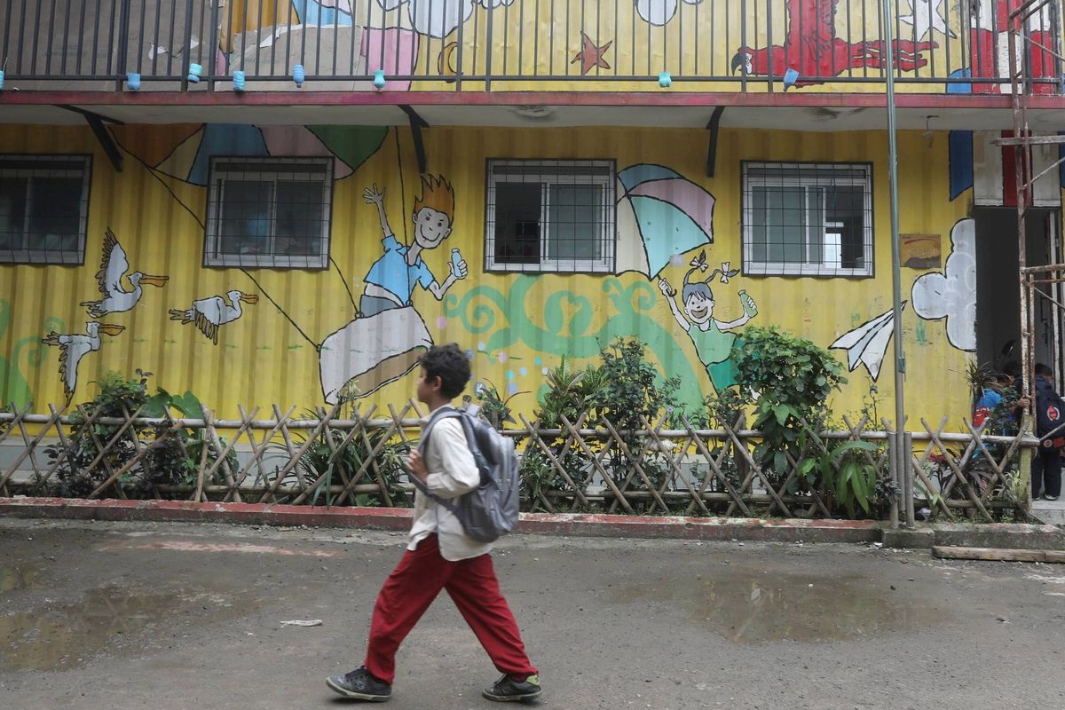 Bangunan bertingkat Sekolah Master di kawasan Depok, Jawa Barat dibangun dari kontainer bekas.