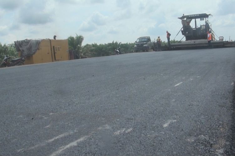 Jalan Tol Palembang-Indralaya yang ditarget selesai 10 hari jelang hari raya idul fitri tahun ini sudah memasuki tahap pengaspalan di sektor 2. Menurut Pimpinan Proyek Pembangunan Jalan Tol Palindra Hasan Turcahyo sisa yang belum diaspal tinggal 1,5 kilometer