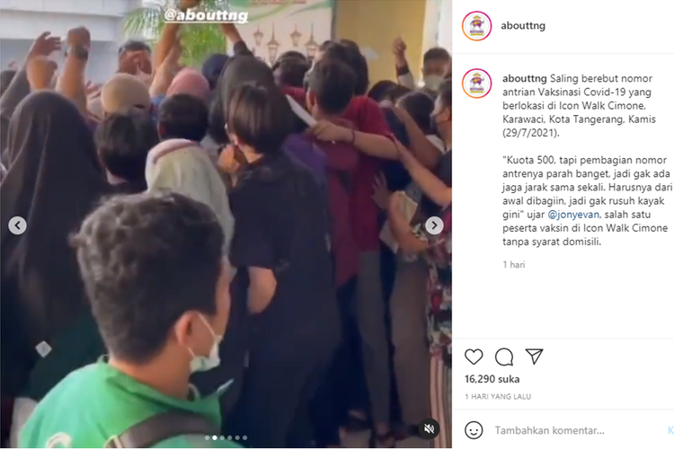 Tangkapan layar unggahan  video yang menampilkan kerumunan masyarakat berebut nomor antrean vaksin Covid-19 di Tangerang.