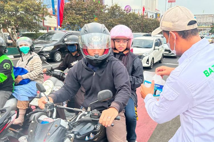 Imbauan Kemenkes bagi Wisatawan yang Naik Motor saat Hujan Abu Vulkanik